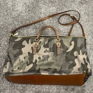 Tommy Hilfiger camo tote bag